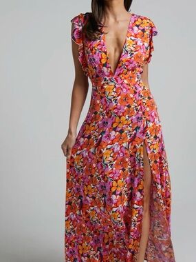 DYLIAH MAXI DRESS
Thigh Split Frill Shoulder Plunge Neck Dress In Spring Floral